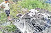  ?? HT PHOTO ?? Mangled remains of the car that fell into a 600-metre gorge at ■ Tarela in Chamba district on Sunday.