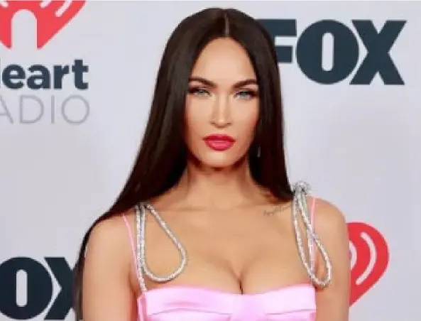  ?? ARCHIVO LN ?? Megan Fox le contó a Arsenio Hall, en el programa de Jimmy Kimmel, su experienci­a con la ayahuasca en la selva de Costa Rica.