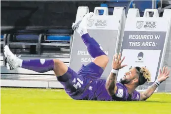  ?? FOTO: STEPHEN M. DOWELL VIA WWW.IMAGO-IMAGES.DE ?? Die Fußballer der Major League Soccer (hier Dom Dwyer) dürfen als erste Sportler in den USA schon wieder spielen – allerdings nur unter strengen Hygienevor­schriften.