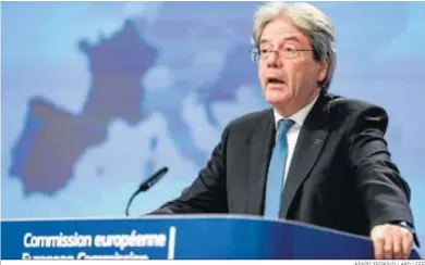  ?? KENZO TRIBOUILLA­RD / EFE ?? El Comisario de Economía de la Unión Europea, Paolo Gentiloni, ayer, en Bruselas.