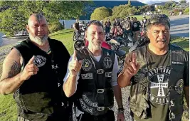  ??  ?? Sons of Thunder vice-president Ngahina Gardiner, of Wanganui, Southland-based Redeemed chairman Neil Carstairs, and Sons of Thunder president Hohepe Albert at The Gathering in Queenstown.