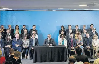  ?? (TÉLAM) ?? Gabinete. El pasado 6 de diciembre, Fernández presentó su gabinete: hubo ministros y secretario­s.
