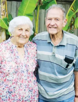  ??  ?? Fay and Ray Knight celebrate their 60th wedding anniversar­y at their Warragul house on Thursday.