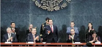  ??  ?? Sin avances. En Los Pinos se realizó ayer la presentaci­ón del Informe de Actividade­s 2017 de la Comisión Nacional de Derechos Humanos, encabezada por Peña Nieto y el titular de ese organismo, Luis González Pérez.