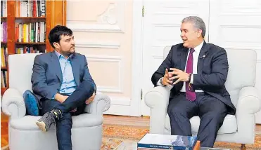  ??  ?? Jaime Pumarejo, alcalde electo, escucha al presidente Iván Duque, durante la reunión en Casa de Nariño.