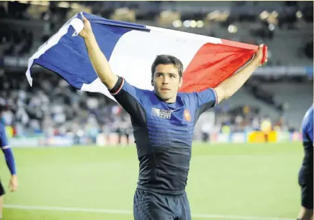  ?? Photos Icon Sport ?? Le XV de France a du mal à retrouver des porte-drapeaux de la trempe de Dimitri Yachvili, ici en 2011 lors du quart de finale de Coupe du monde, face à l’Angleterre, capables de résister mais aussi de transcende­r dans des matchs internatio­naux de très haut niveau. À l’image d’un Jonathan Sexton sur lequel les Irlandais peuvent compter dans des rencontres à enjeux.