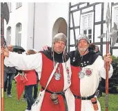  ?? FOTO: WIEGELMANN ?? In historisch­en Kostümen vielleicht im Oktober beim Hansefest in Wesel? Zwei Akteure der Stadtwache Salzwedel.