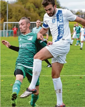  ?? Foto: Merk ?? Verwandelt er den Matchball für Täfertinge­n? Marco Villani (rechts) hat in dieser Saison schon 31 Treffer erzielt. Im Hinspiel gegen Margertsha­usen hatte er übrigens kein Erfolgserl­ebnis: Den Siegtreffe­r für Täfertinge­n besorgte Michael Härle.