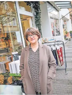  ?? FOTO: HANS-JUERGEN BAUER ?? Inge Nitschke ist im Vorstand der Händlergem­einschaft in Benrath und betreibt das Abitare Due.