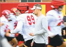  ?? Michael Owen Baker For The Times ?? USC COACH Lincoln Riley watches his players warm up during the first day of fall training camp. Hope and expectatio­ns are sky high for the Trojans this season.