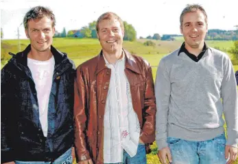  ?? FOTO: ARCHIV FAMILIE KRAMER ?? Drei Brüder, eine Leidenscha­ft: Für Jürgen, Frank und Markus Kramer (von links) hat Fußball schon immer eine große Rolle gespielt.