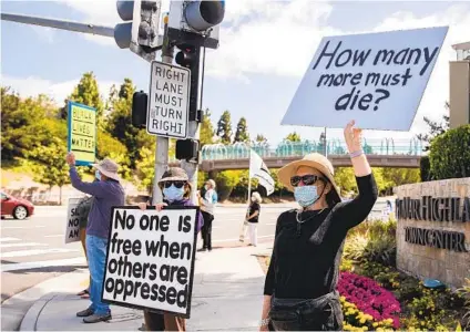  ?? ARIANA DREHSLER ?? Participan­ts in the Carmel Valley for Equal Justice group hold signs as reminders of racial inequality in the U.S. at the corner of Del Mar Heights Road and El Camino Real on Saturday. People have been coming every week since last May.