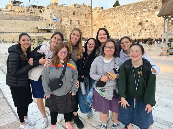  ?? (Photos: Darkaynu) ?? DARKAYNU WOMEN’S first visit to the Old City and the Kotel is a dream come true for many.