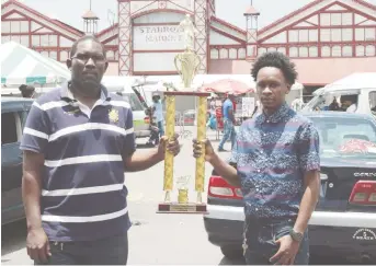  ??  ?? Keiron Solomon of Future Stars (right) and his Ol Skool Ballers counterpar­t Julian Masdammer posing with the championsh­ip trophy.