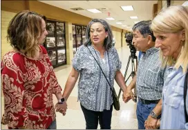  ?? JAY JANNER / AMERICAN-STATESMAN ?? Rosa Kelley (second from left), the mother of Greg Kelley, who is serving a 25-year prison term, prays with supporters Pam Brimberry (from left), David Anderson and his wife, Tracey Anderson, before Johnathan McCarty’s court setting Tuesday on...