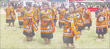  ?? ?? Members of the Hhukwini Lutsango regiment entertaini­ng guests during the Health Day.