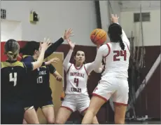  ?? ODETT OCHOA PHOTO ?? Imperial High’s Xiomara Cardona (24) passes to Amy Riley (4) during a nonleague girls basketball game against the Yuma Catholic Shamrocks on Wednesday, February
1, at the Tigers’ gym in Imperial.