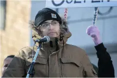  ?? LIAM RICHARDS ?? Mylan Tootoosis speaks at a rally for the Bouchie family at the Court of Queen’s Bench in Kindersley Saturday.