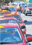  ?? ALBERT MARÍN. ?? En el país hay cerca de 11.900 concesione­s de taxis.