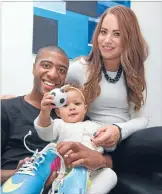  ?? Photo: ROSS GIBLIN/FAIRFAX
NZ ?? A new life: Wellington Phoenix’s Dutch recruit Roly Bonevacia with wife Milou and oneyear-old daughter IvyMae.