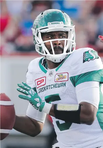  ?? LARRY MACDOUGAL/THE CANADIAN PRESS. ?? Kevin Glenn and the Saskatchew­an Roughrider­s offence has been spectacula­r at Mosaic Stadium, but much less so in the team’s two road games this season, both losses.