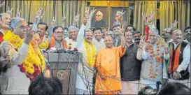  ?? DHEERAJ DHAWAN ?? CM Yogi Adityanath and other senior BJP leaders with the newly elected RS members.