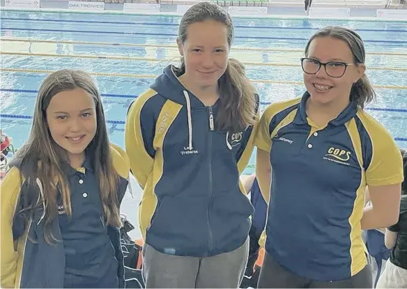  ?? ?? Isabella Mahoney, Lara Treharne and Olivia Mahoney at the SwimWales National Championsh­ips.