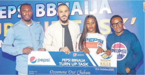  ??  ?? i-r: Justin Essien, digital brand manager, Sevenup Bottling Company ESBC); lzoemena ‘lzo’ Chukwu, Pepsi BBNAFJA qurn Up qask winner; Abigail lkala, brand manager, SBC, and Segun lgunleye, marketing manager, SBC, at the presentati­on of Pepsi Bbnaija qurn Up qask prize, award of ssfp all-expense paid trip to lne Africa jusic cest Dubai and one year supply of Pepsi, in iagos.