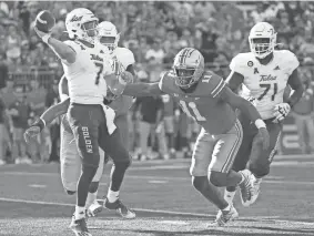  ?? ADAM CAIRNS/COLUMBUS DISPATCH ?? Ohio State defensive end Tyreke Smith pressures Tulsa quarterbac­k Davis Brin last Saturday. The Buckeyes allowed 501 total yards.