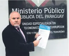  ??  ?? El abogado Federico Campos López Moreira presentó la denuncia contra el fiscal adjunto de Alto Paraná Humberto Rosetti.