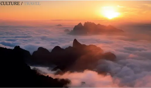  ??  ?? Sunrise at Mount Sanqing.