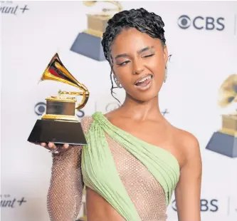  ?? ?? SOUTH African singer Tyla poses with the Best African Music Performanc­e award at the 66th Annual Grammy Awards in Los Angeles, California, last weekend. | Reuters