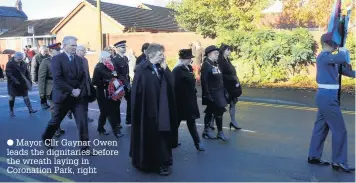  ??  ?? Mayor Cllr Gaynar Owen leads the dignitarie­s before the wreath laying in Coronation Park, right