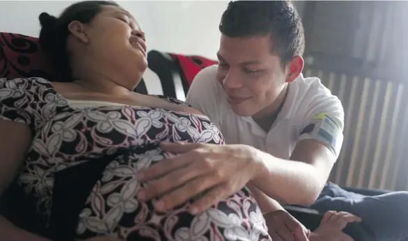  ?? PHOTOS: DANIA MAXWELL FOR THE WASHINGTON POST ?? Ana Guardo Acevedo, 17, shares a moment with her fiancé Damian Ferriera, 22. Ana was diagnosed with the Zika virus four months ago.