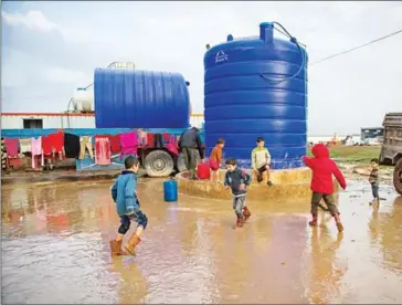  ?? THE NEW YORK TIMES LYNSEY ADDARIO/ ?? Syrian refugees get water from a tank at the Bab al-Salam camp in Syria, on February 11, 2013.