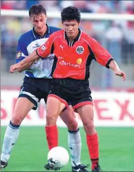  ?? ANDREAS RENTZ/GETTY IMAGES ?? Yang Chen in action for Frankfurt in the late 1990s. The German club hopes its soccer program will produce more Chinese players to follow in Yang’s footsteps.