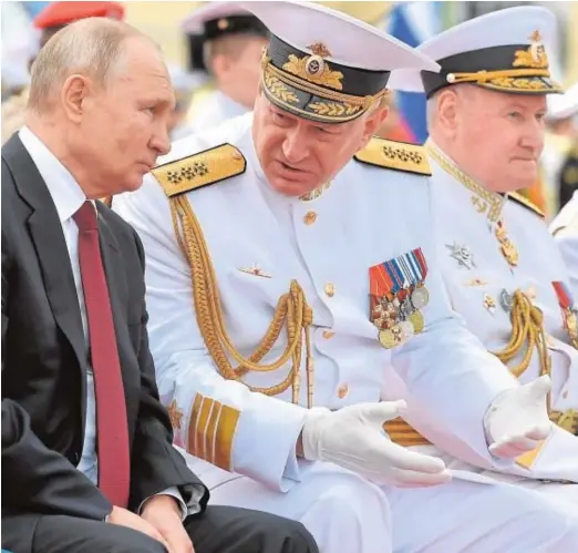  ?? // EFE ?? Putin, en un desfile militar en San Petersburg­o el pasado 25 de julio