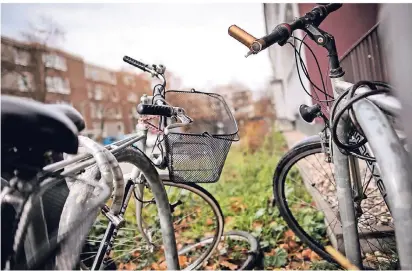  ?? RP-FOTO: RALPH MATZERATH ?? Radler wünschen sich sichere Fahrradstä­nder – wie hier in Monheim.