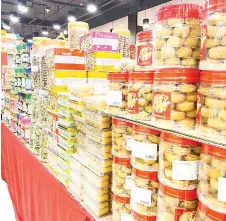  ?? ?? A wide variety of festive goodies, hampers and mandarin oranges are available at Emart for this year’s Chinese New Year celebratio­n.