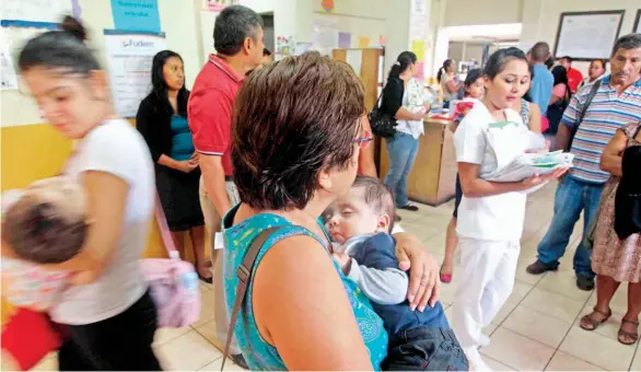  ??  ?? Prevención. Las autoridade­s sanitarias buscan reducir las estadístic­as de morbi-mortalidad causadas por enfermedad­es que son prevenible­s.