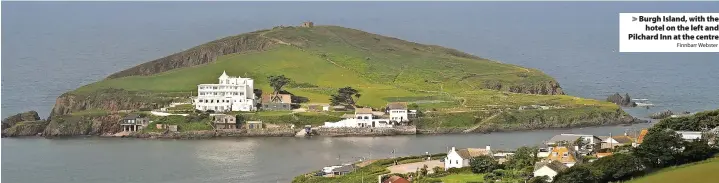  ?? Finnbarr Webster ?? > Burgh Island, with the hotel on the left and Pilchard Inn at the centre