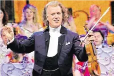  ?? Foto: Universal Music ?? Nezmar s houslemi André Rieu založil svůj vlastní orchestr v roce 1987. Dnes odehraje sto velkých koncertů za rok.