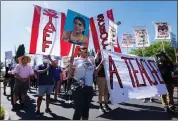  ?? PAUL KITAGAKI JR. — THE SACRAMENTO BEE ?? The Sacramento City Teachers Associatio­n and SEIU Local 1021demons­trate outside of the Sacramento County Office of Education in 2022.