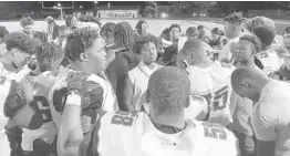  ?? ADAM LICHTENSTE­IN/SUN SENTINEL ?? Palm Beach Lakes players join together after the Rams’ 44-13 victory against Glades Central in Belle Glade on Monday.