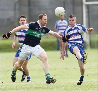  ??  ?? Bray’s Rory Breslin tries to tackle Blessingto­n’s Brian Carroll during the SFC clash in Aughrim.