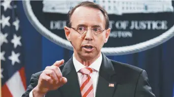  ??  ?? Le procureur général adjoint des États-Unis, Rod Rosenstein, a annoncé les inculpatio­ns d’agents russes vendredi, dans le cadre de l’enquête sur la possible collusion entre le Kremlin et l’équipe de campagne de Donald Trump. - Associated Press: Evan...