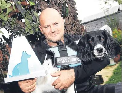  ?? Picture: Mhairi Edwards. ?? Guildtown man Paul Wilkie with dog Irma and the award.