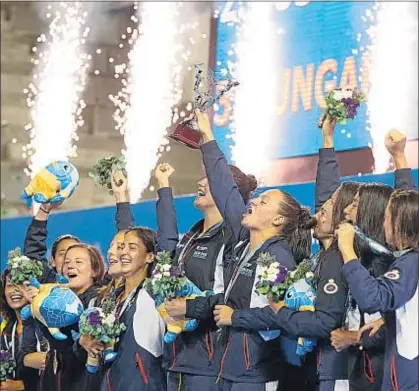  ?? DAVID AIROB ?? Mujeres al poder. Con el oro de las chicas de Miki Oca, España lleva once medallas en el Mundial... Todos los metales han sido logrados por mujeres.