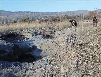  ?? Pictures: ZINTLE BOBELO ?? POSSIBLE THREAT: An illegal mining operation has been discovered by concerned Kings Park residents. They have called on the municipali­ty to intervene