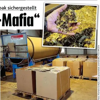  ??  ?? In dieser Trommel wird der Tabak ( kl. Foto) aromatisie­rt. Dann wird er gepresst und für den Weitertran­sport neuerlich in Schachteln gepackt.